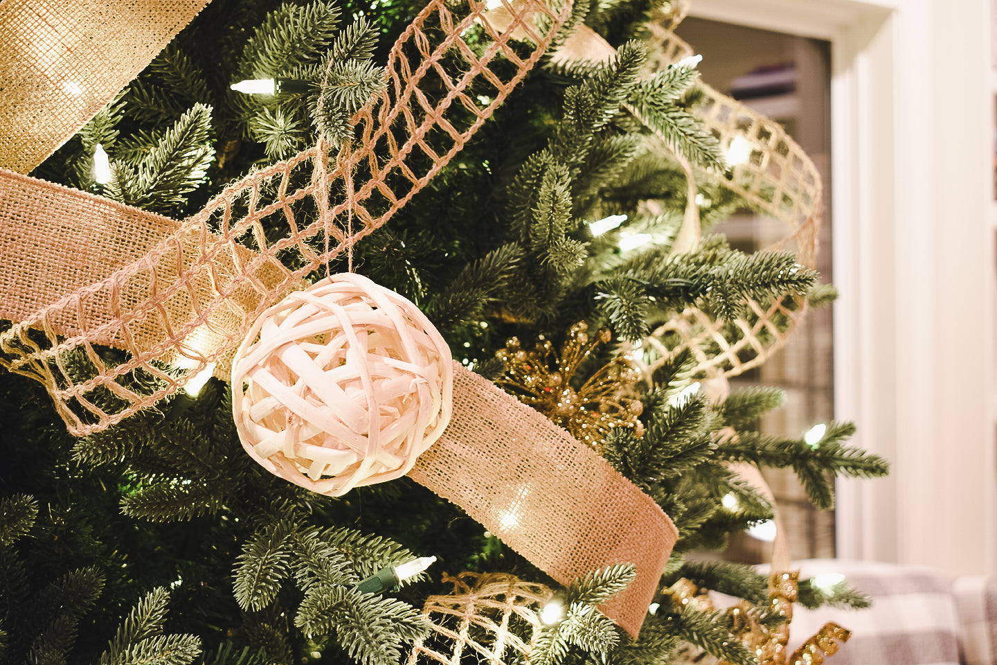 christmas trees decorating ideas with ribbon